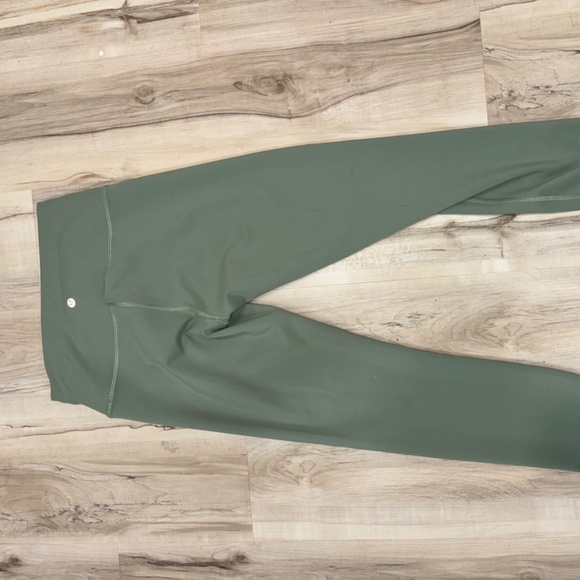 Lululemon leggings in green - Picture 4 of 6